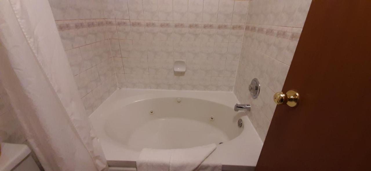 Mary'S Motel Golden Εξωτερικό φωτογραφία