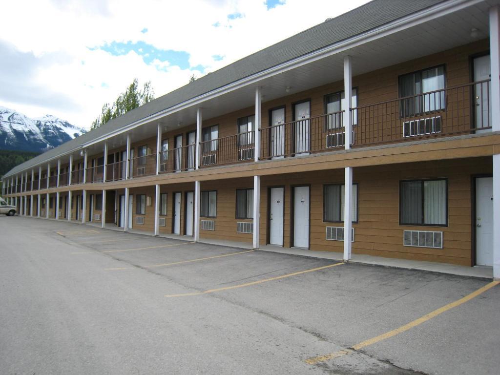 Mary'S Motel Golden Εξωτερικό φωτογραφία
