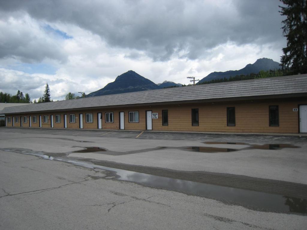 Mary'S Motel Golden Εξωτερικό φωτογραφία