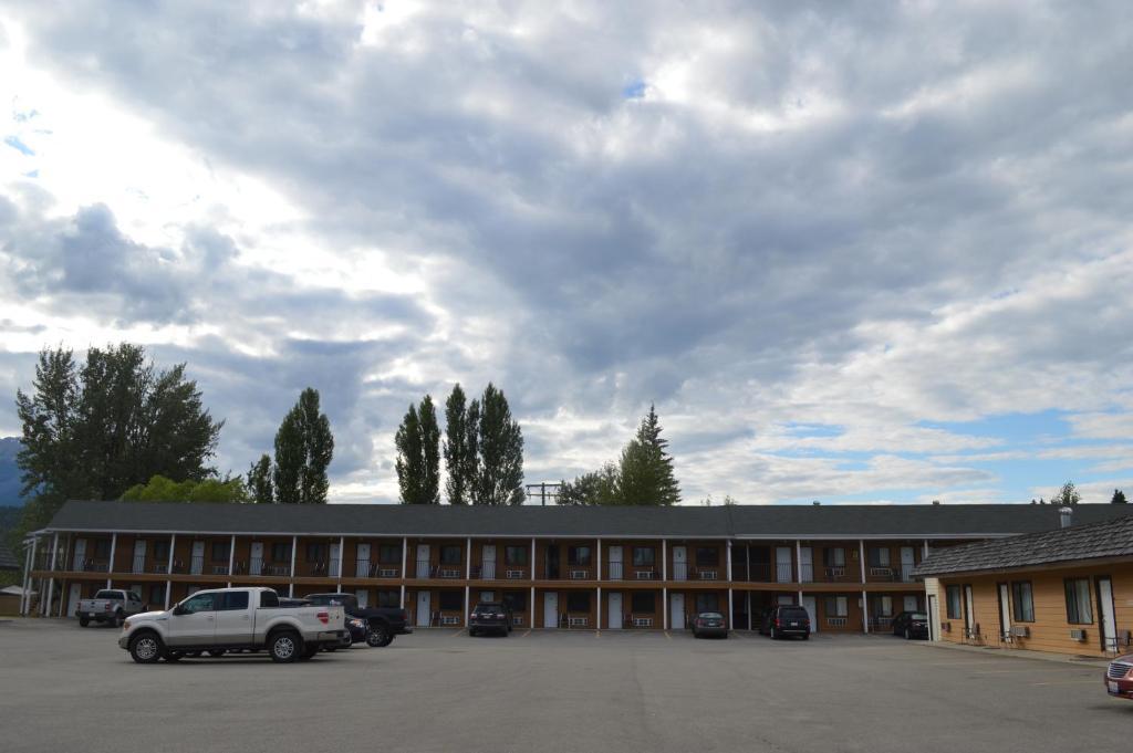 Mary'S Motel Golden Εξωτερικό φωτογραφία