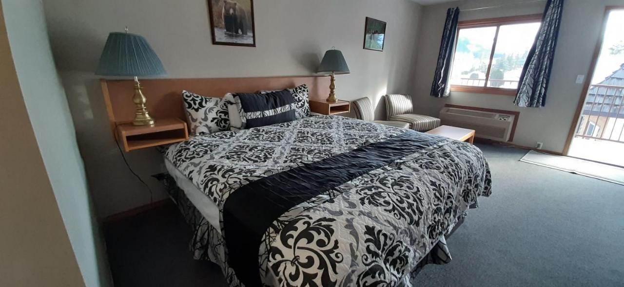 Mary'S Motel Golden Εξωτερικό φωτογραφία